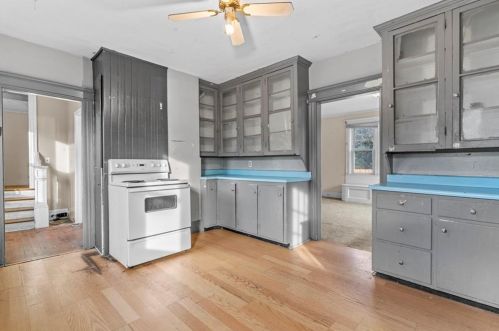 1116 Toll Gate Rd, Warwick, RI 02886 exterior