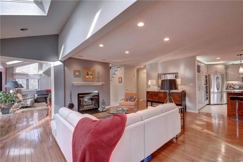 33 Bull Hill Rd, East Hampton, CT 06447 exterior
