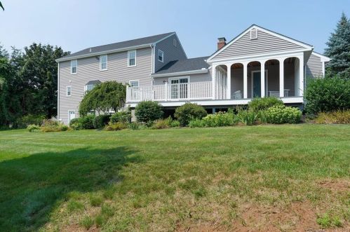 4 Guernsey Ln, Wallingford, CT 06492 exterior