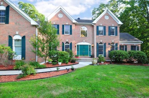 41 Avalon Ln, East Hampton, CT 06447 exterior