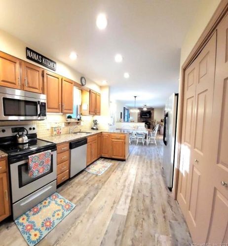 246 Ravenelle Rd, Fabyan, CT 06255 exterior