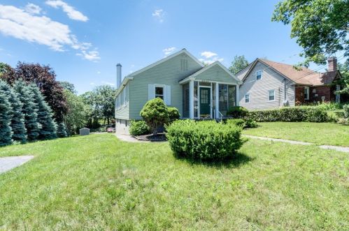 27 Winneconnett Rd, Worcester, MA 01605 exterior