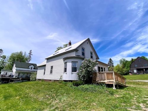 28 School St, Rangeley, ME 04970 exterior