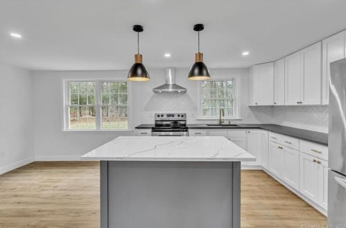26 Joe Williams Rd, Moodus, CT 06469 exterior