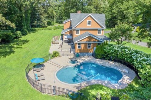 2 Christopher Rd, Ridgefield, CT 06877 exterior
