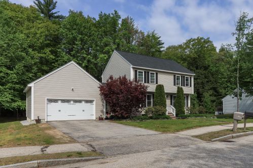 19 Peterson Cir, Concord, NH 03303 exterior