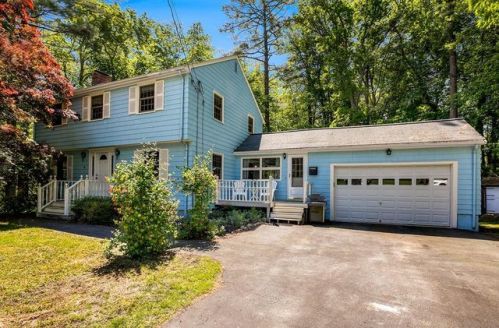 15 Reed Ln, Bedford, MA 01730 exterior