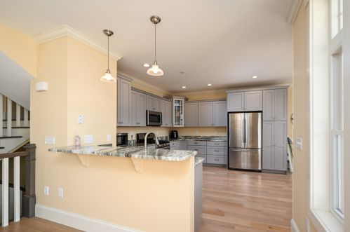 8 Island Dr, Laconia, NH 03246 exterior
