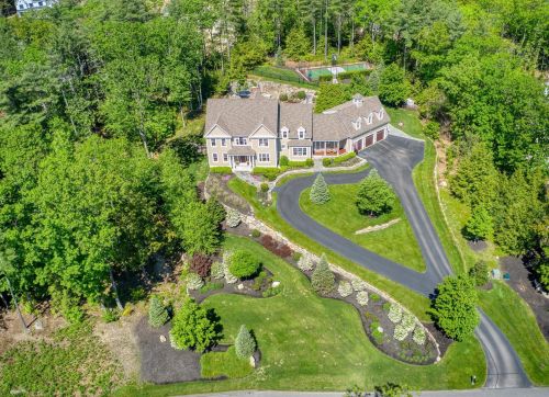 2 Trask Way, Amherst, NH 03031 exterior