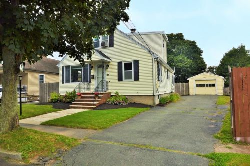 25 Norfolk Ave, Peabody, MA 01960 exterior