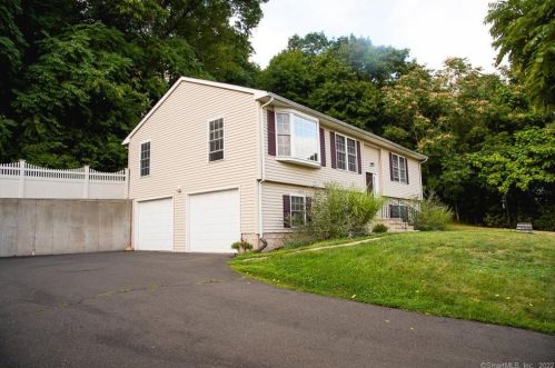 639 Old Colony Rd, Meriden, CT 06451 exterior