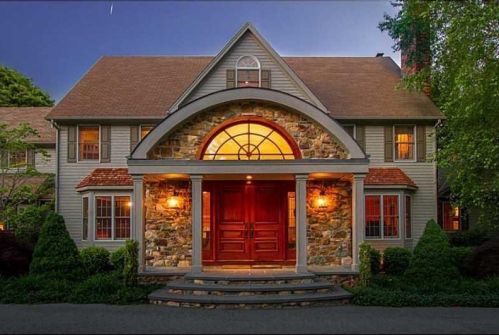100 Westfield Dr, East-Greenwich, RI 02818 exterior