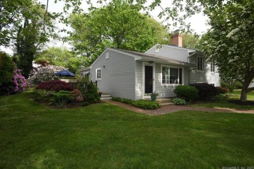 8 Lee Rd, Waterford, CT 06385 exterior