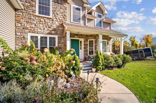 15 Austin Brook Dr, East-Granby, CT 06026 exterior