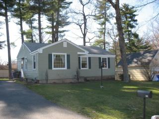 32 Swan Hill Dr, Springfield, MA 01129 exterior