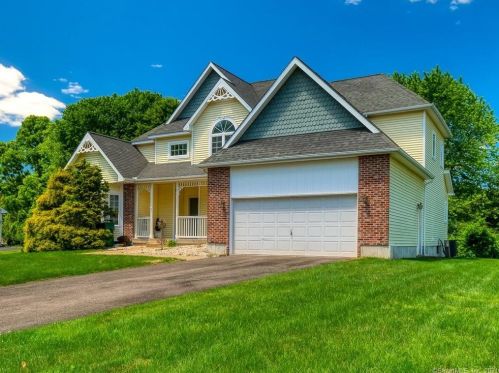 28 Bancroft Ln, Wapping, CT 06074 exterior