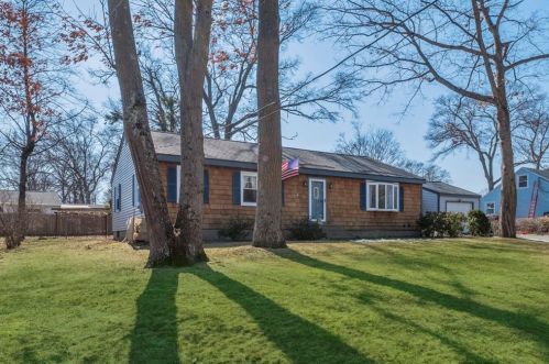 26 Alton Ave, Cumberland, RI 02864 exterior