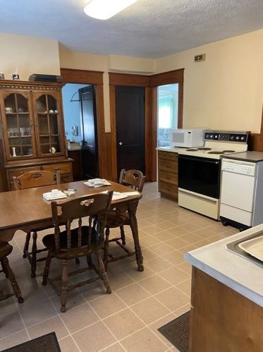 58 Beverly St, Chicopee, MA 01013 exterior