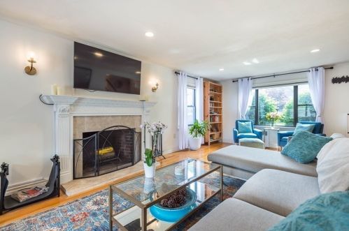 2 Gerald Rd, Stoneham, MA 02180 exterior