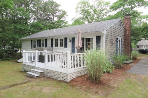 7 Benjamin Rd, South Dennis, MA 02660 exterior