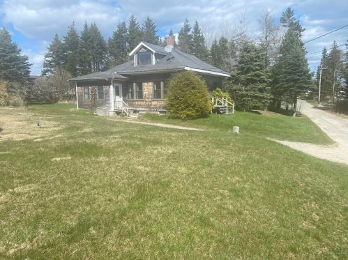 16 Gaelic Sq, Jonesport, ME 04649 exterior