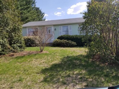 443 Walnut Hill Rd, Woonsocket, RI 02895 exterior