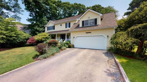 73 Secluded Dr, South Kingstown, RI 02882 exterior