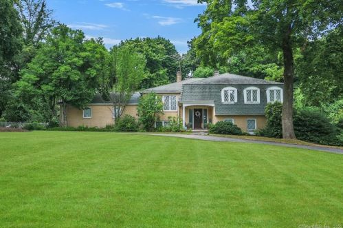 44 Lynam Rd, Stamford, CT 06903 exterior
