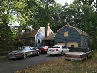 8 Marie Alicia Dr, Huntington, CT 06484 exterior