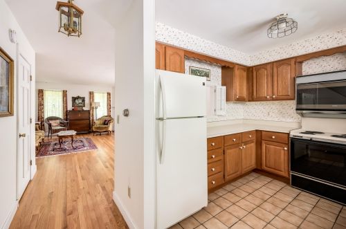 14 Swaan Dr, Lee, NH 03861 exterior