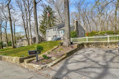 11 Patmar Dr, Upper-Stepney, CT 06468 exterior
