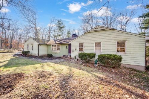 919 Bartholomew Rd, Middletown, CT 06457 exterior