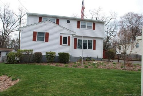 5 Laurie Dr, Enfield, CT 06082 exterior