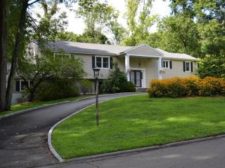 37 Highline Trl, Stamford, CT 06902 exterior