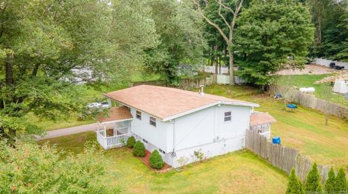 63 Highland Dr, Gales Ferry, CT 06339 exterior