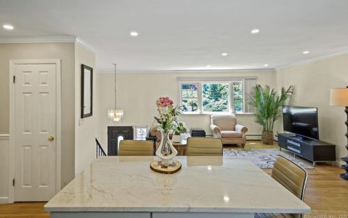 7 Kellee Ct, Norwalk, CT 06854 exterior