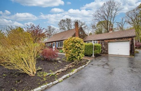 9 Hickory Rd, East-Hampton, CT 06447 exterior