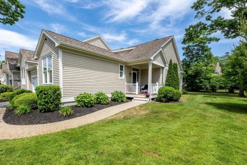 9 Chadwick Ct, Mashpee, MA 02649 exterior