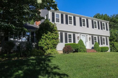 7 Pond View Dr, Cumberland, RI 02864 exterior