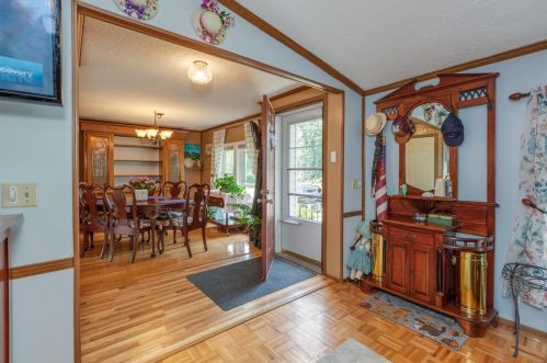 2 Hillock Cir, Nashua, NH 03062 exterior