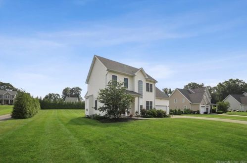 70 Allendale Dr, North-Haven, CT 06473 exterior