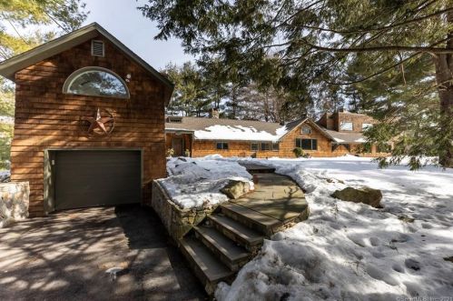 10 Lookout Pt, Ridgefield, CT 06877 exterior