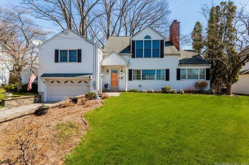 17 Watchtower Ln, Old-Greenwich, CT 06870 exterior