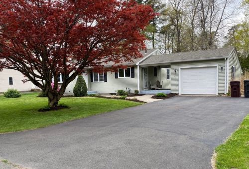 15 Lynnwood Dr, Montgomery, MA 01085 exterior