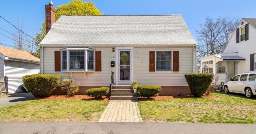 2 Johnson Ave, Peabody, MA 01960 exterior