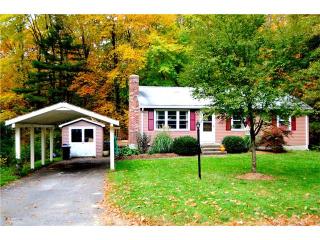 44 Duffy St, Putnam, CT 06260 exterior