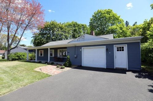 164 Green Manor Rd, Manchester, CT 06042 exterior