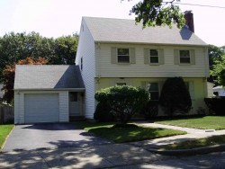 12 Richards Cir, Newton, MA 02465 exterior