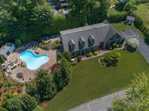 21 Woodmont Rd, Longmeadow, MA 01106 exterior