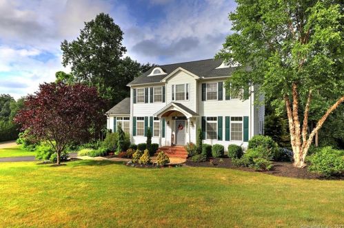 41 Fox Hunt Rd, Huntington, CT 06484 exterior